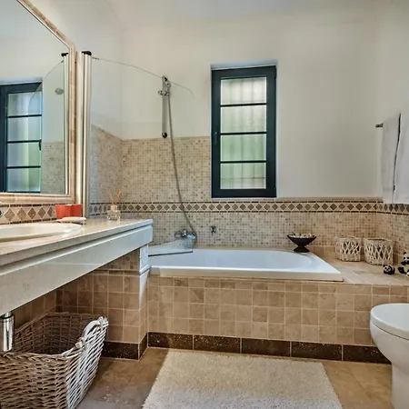 Vale Formoso Sleeps 10 With Pool Air Con And Wifi